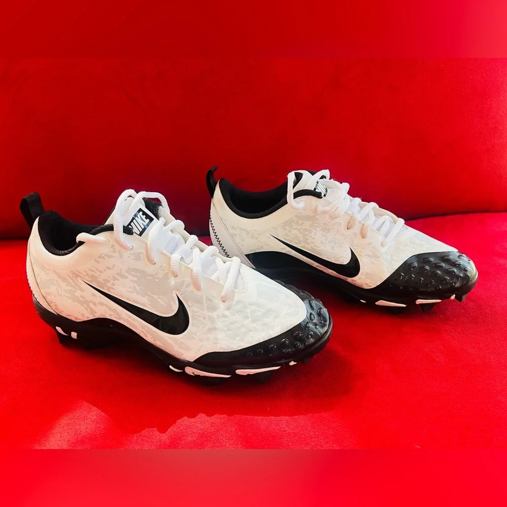 Nike Hyperdiamond 4 Keystone women's softball cleats , size 8 Real comfortable. - Picture 1 of 6
